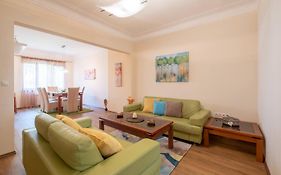 Top Pick! Central Spacious 2 Bedroom Apartment